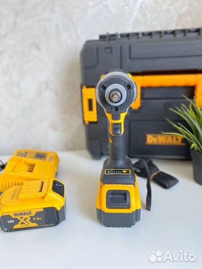 Аккумуляторный бесщеточный винтоверт dewalt