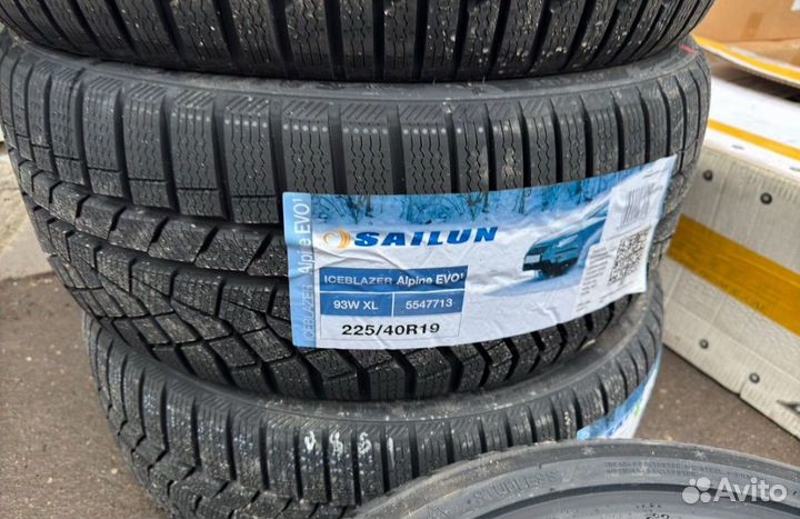Sailun Ice Blazer Alpine EVO1 225/40 R19 и 255/35 R19 96V
