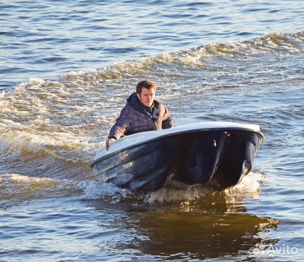 Моторная лодка Пингвин тримаран новая в наличии