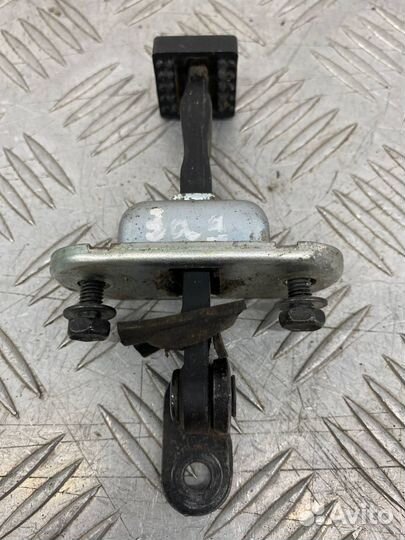 Б/У ограничитель двери задний левый Daewoo Matiz