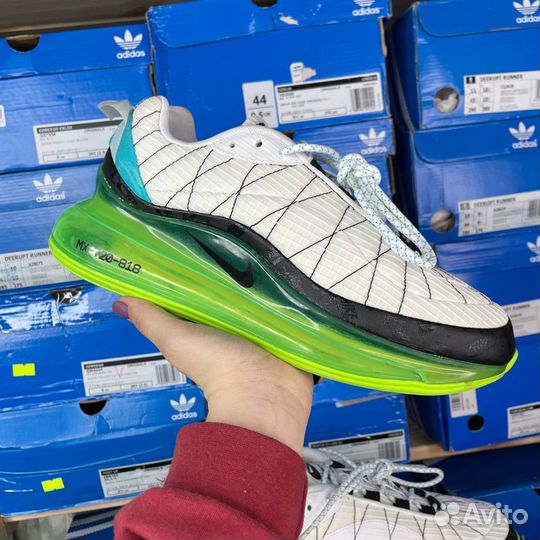 Оригинал 8,5 US Nike Air Max 720-818