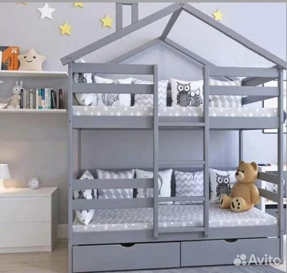Двухъярусная кровать домик