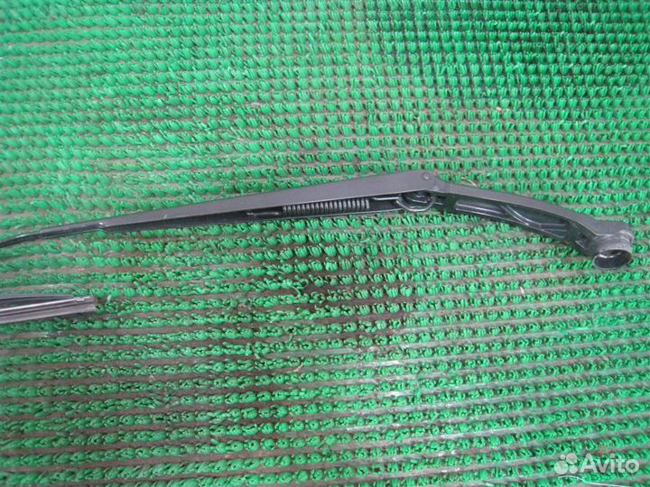 Поводок стеклоочистителя правый Subaru Legacy/ Ou