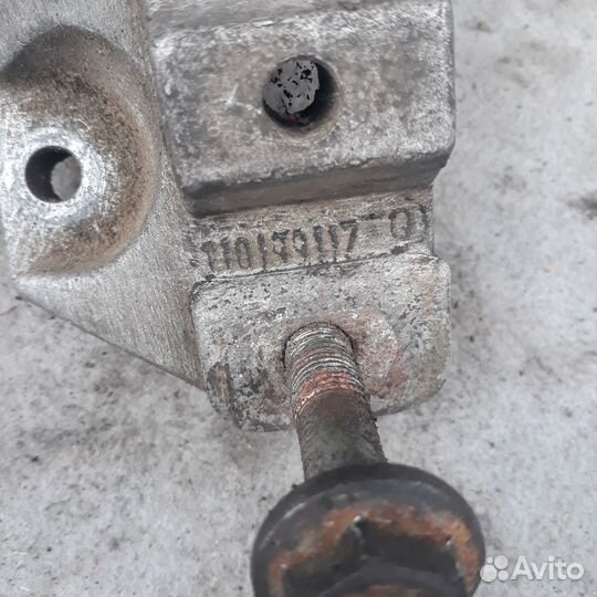 Кронштейн крепления МКПП Шкода Октавия тур (А4U1)