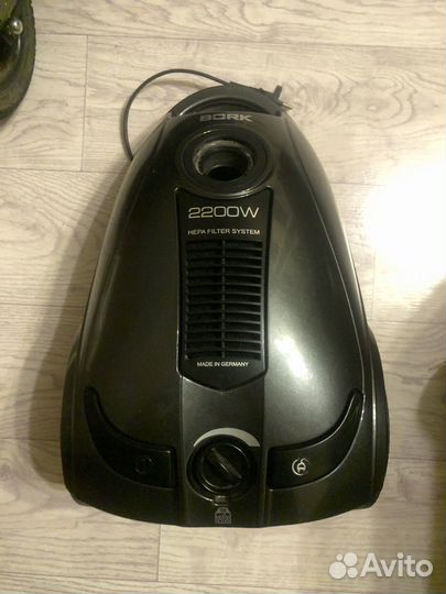Пылесос Bork без шланга но с щётками