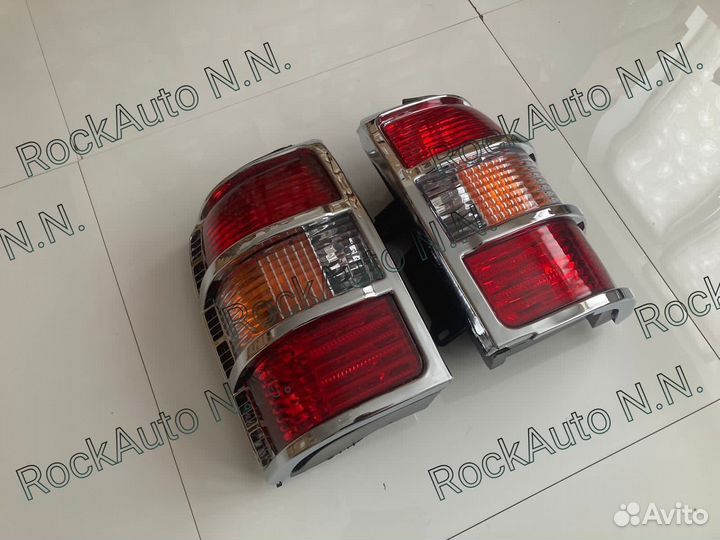 Фонарь задний (2шт) Mitsubishi Pajero 2