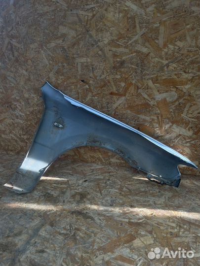 Переднее крыло Mazda Familia S-Wagon