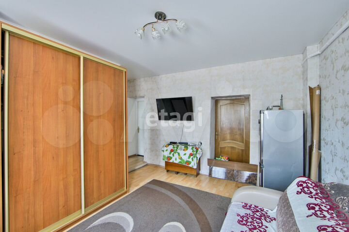 3-к. квартира, 65 м², 1/4 эт.