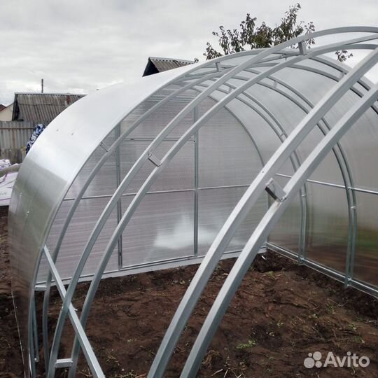 Парник из поликарбоната