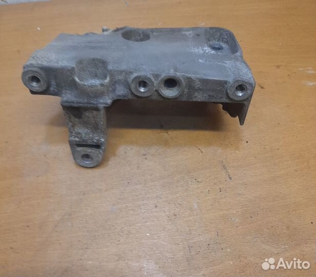 Кронштейн двигателя Renault Megane 3