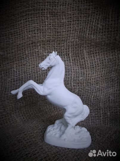 Лошадь фигурка из камня статуэтка
