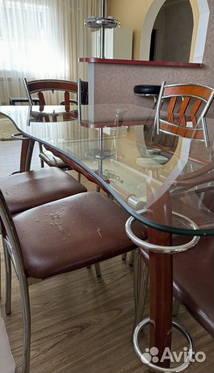 Стол и стулья