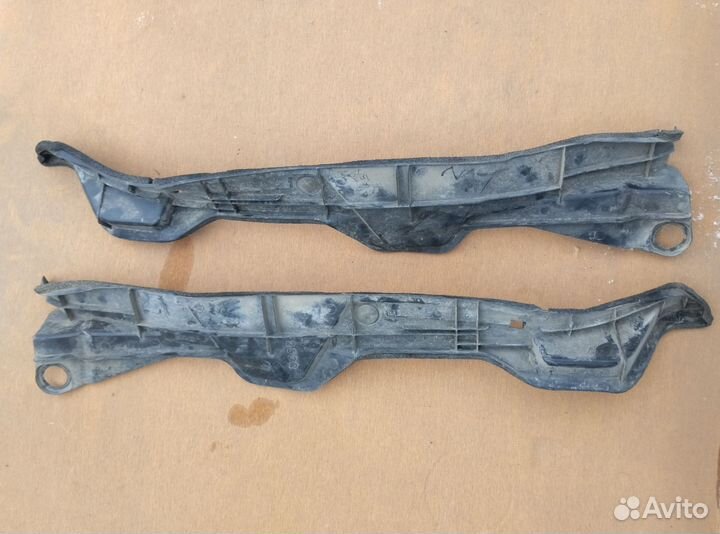 Пыльник крыла передний правый Toyota Corolla 150