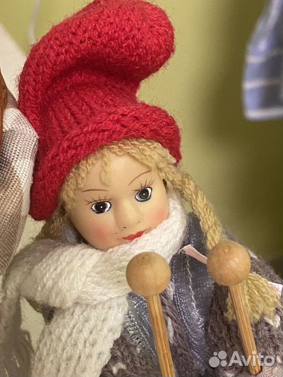 Кукла на лыжах