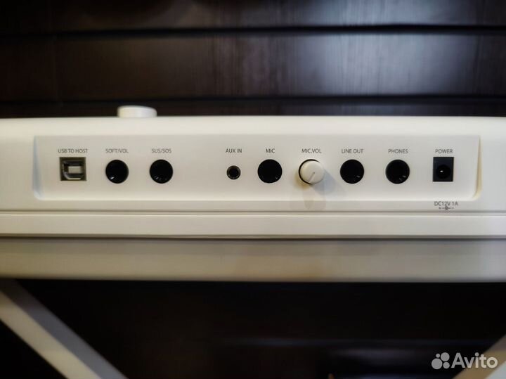 Белое пианино + банкетка