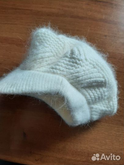 Шапка с козырьком из натуральной ангоры
