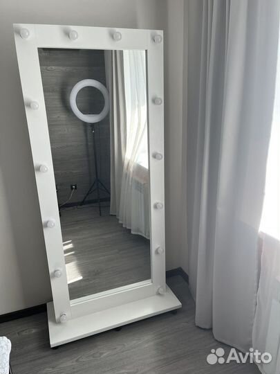 Зеркало с лампочками