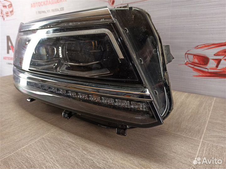 Фара правая Volkswagen Tiguan с 2017 года