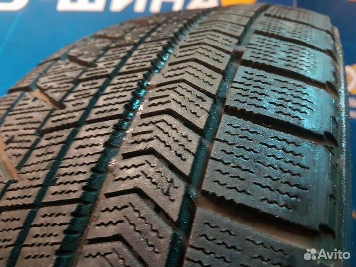 Bridgestone Blizzak VRX 235/45 R17