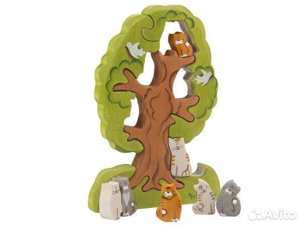 Кошки на дереве