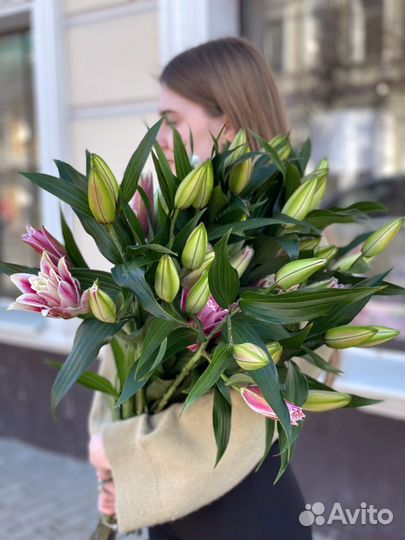Лилии цветы букеты доставка