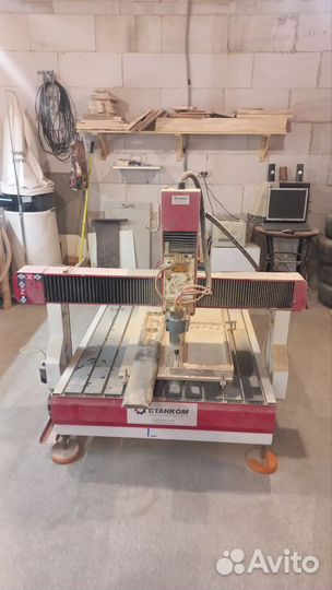 Столяров плотник