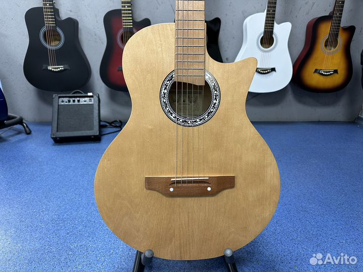 Акустическая шестиструнная гитара с широким грифом
