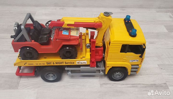 Bruder эвакуатор с джипом
