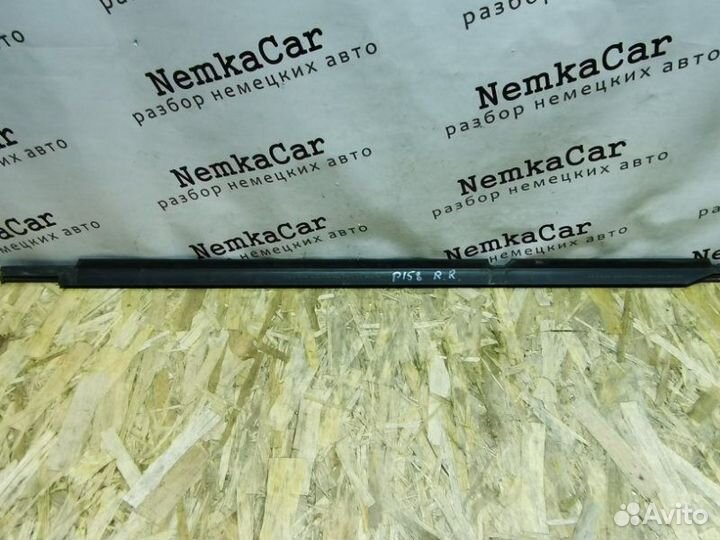 Молдинг стекла задний правый Volkswagen Tiguan 5N1