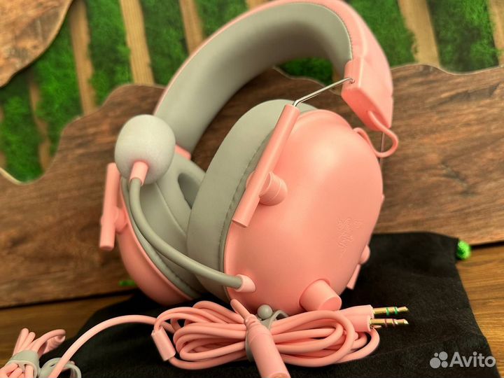 Наушники Razer BlackShark v2 розовые