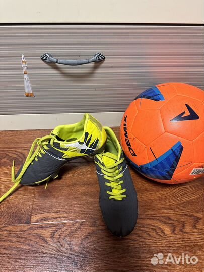 Детские футбольные бутсы