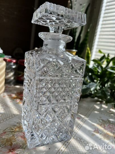 Хрустальная ваза,графины и штоф