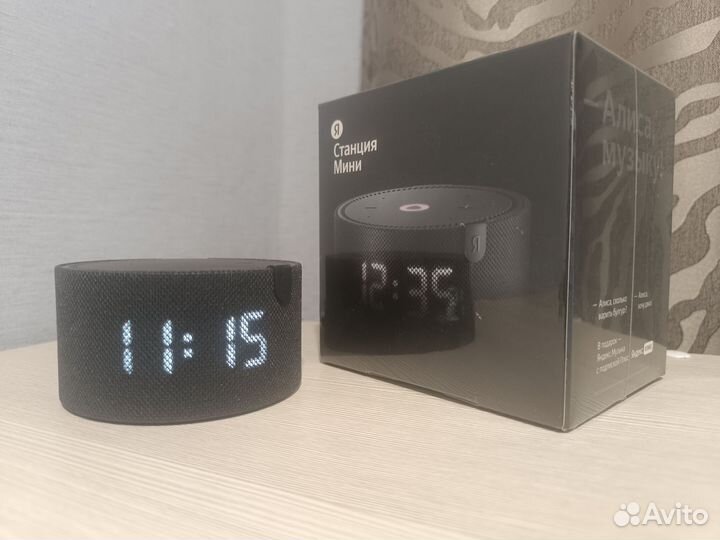 Умная колонка алиса с часами