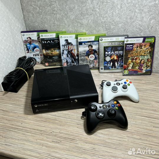 Xbox 360 E 300Gb + 2Джостика + 8Игр