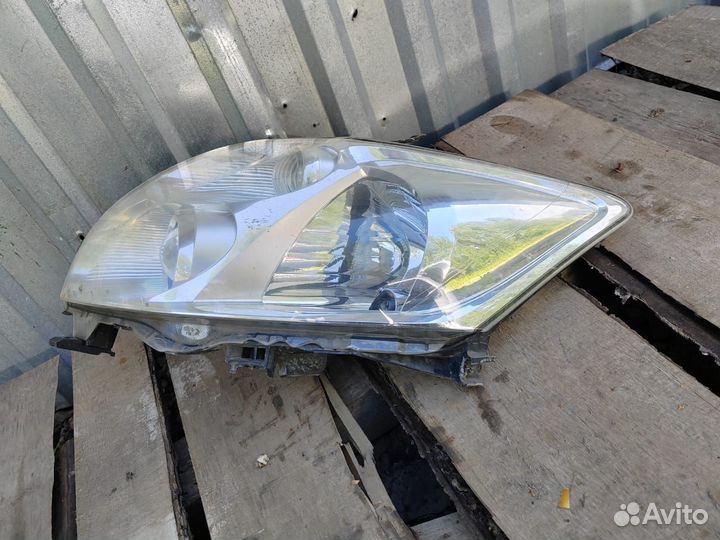 Фара левая toyota auris e150 8117002460