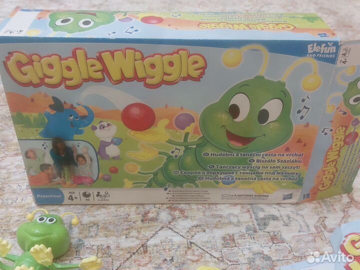 Giggle wiggle веселая гусеница hasbro