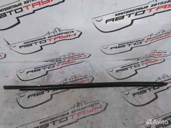 Молдинг лобового стекла nissan sunny B15 FB15 FNB1