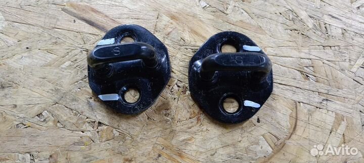 Ответная часть замка двери Luxgen 7 SUV