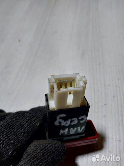 Кнопка аварийной сигнализации Mitsubishi Lancer