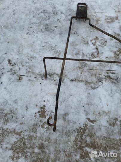 Кронштейн запасного колеса Рено Сандеро 1