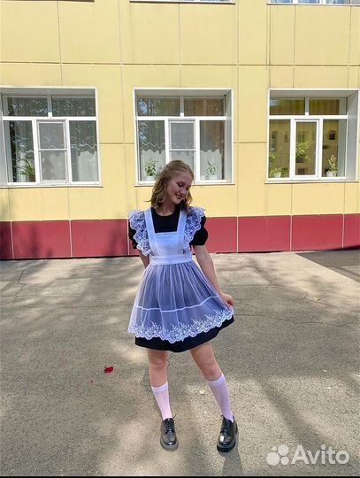 Белый школьный фартук