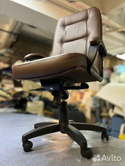 Офисное компьютерное кресло