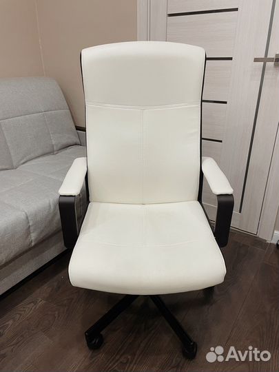 Офисное кресло IKEA белое