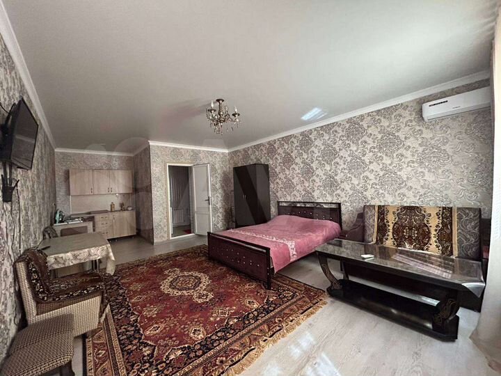 Комната 38 м² в 3-к., 1/2 эт.