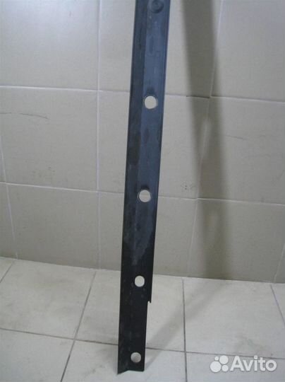 Накладка порога левого наружная Toyota Yaris P13