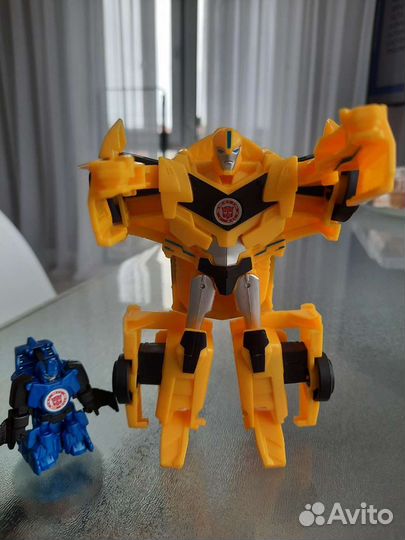 Робот трансформер бамблби