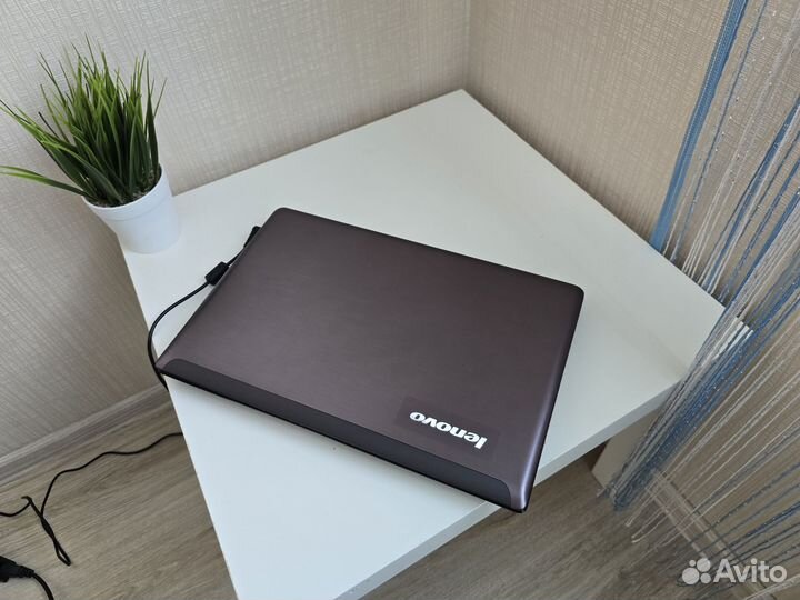 Шустрый Lenovo Z570 8 gb для игр отдыха