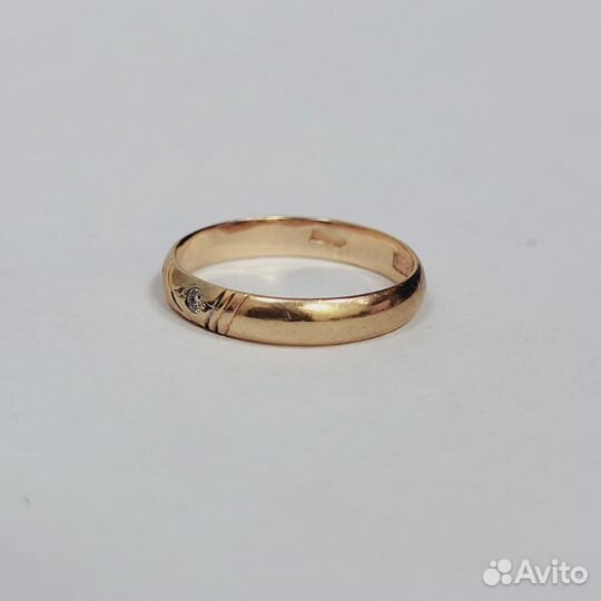 Золотое кольцо с бриллиантом