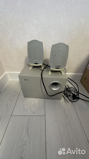 Сабвуфер и колонки Edifier