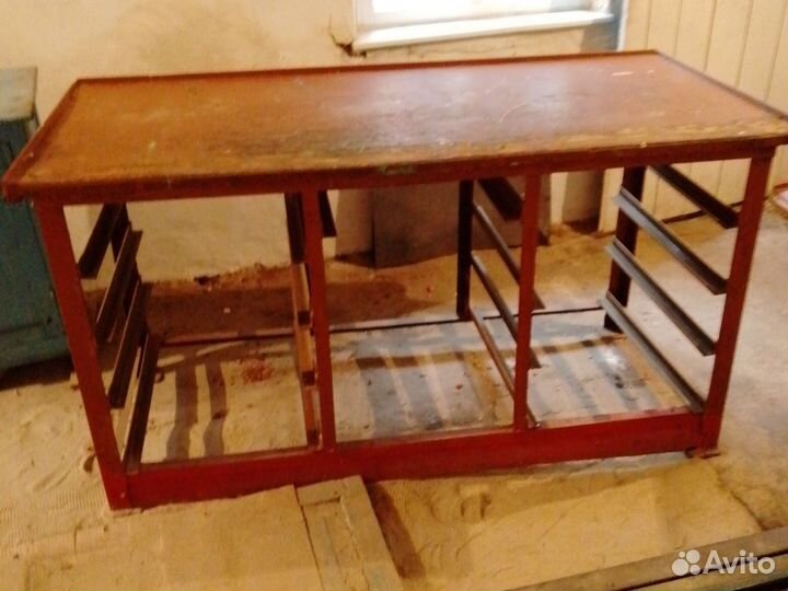 Стол (верстак металлический для мастерской)